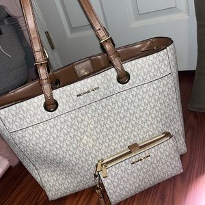 Michael Kors Large Commuter Bag & Phone Holder